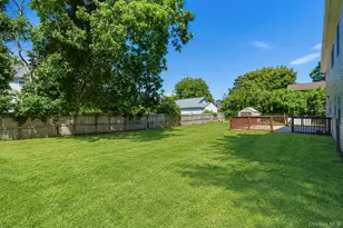 43 Harrison Dr, Shirley, NY 11967 - Photo 5