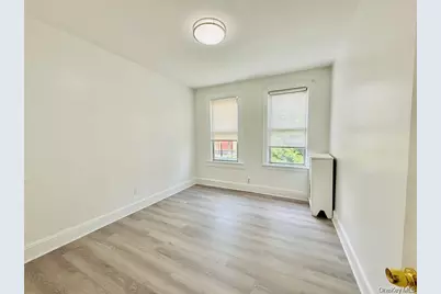 1823 Radcliff Avenue, Bronx, NY 10462 - Photo 11