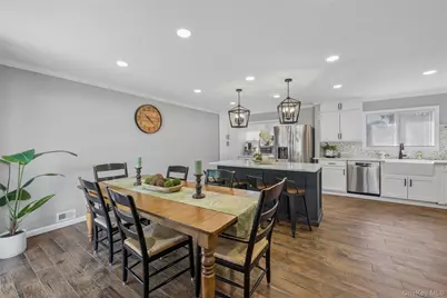 12 Lillian Lane, Plainview, NY 11803 - Photo 17