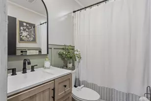 12 Lillian Ln, Plainview, NY 11803 - Photo 27