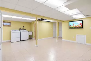 1691 Ivanhoe Dr, Merrick, NY 11566 - Photo 23