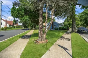 1691 Ivanhoe Dr, Merrick, NY 11566 - Photo 35