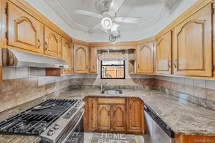 6-46 Clintonville St, Whitestone, NY 11357 - Photo 7