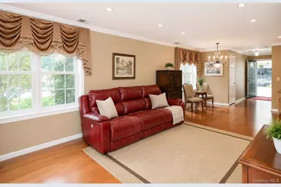 1039 Savoy Drive, Melville, NY 11747 - Photo 9