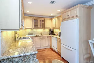 1039 Savoy Dr, Melville, NY 11747 - Photo 5