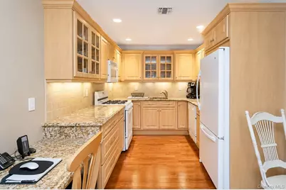 1039 Savoy Drive, Melville, NY 11747 - Photo 7