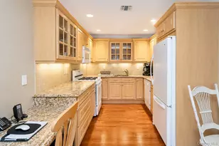 1039 Savoy Dr, Melville, NY 11747 - Photo 7