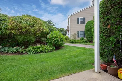 1039 Savoy Drive, Melville, NY 11747 - Photo 17