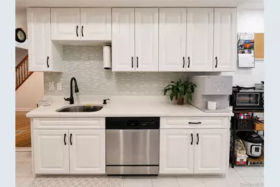 151 The Knoll, Syosset, NY 11791 - Photo 9