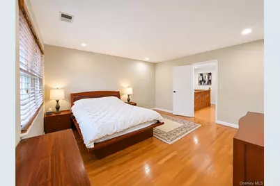 151 The Knoll, Syosset, NY 11791 - Photo 19