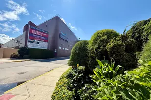 65-42 Metropolitan Ave, Middle Village, NY 11379 - Photo 17