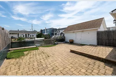 644 South 8th  Street, West Babylon, NY 11757 - Photo 25
