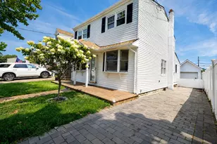 644 S 8th St, West Babylon, NY 11757 - Photo 3