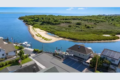 959 S 5th Street, Lindenhurst, NY 11757 - Photo 9