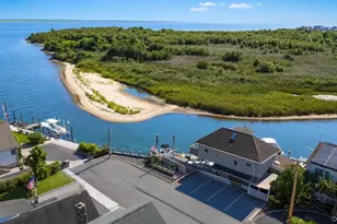 959 S 5th St, Lindenhurst, NY 11757 - Photo 9