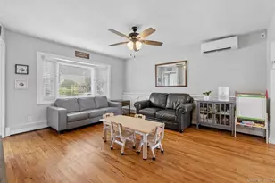 67 Deer Lake Dr, North Babylon, NY 11703 - Photo 5