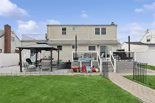 67 Deer Lake Dr, North Babylon, NY 11703 - Photo 31