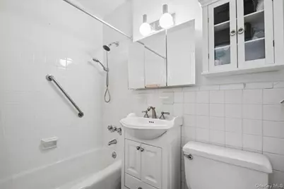 250 Garth Road #2E3, Scarsdale, NY 10583 - Photo 11