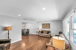 19 Opal Ct, Hauppauge, NY 11788 - Photo 5