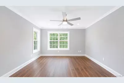 327 Medea Way, Central Islip, NY 11722 - Photo 27