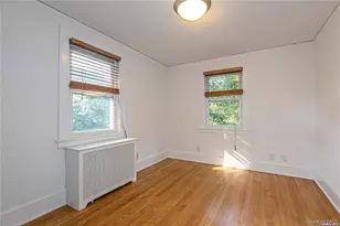 11 Potters Ct, Great Neck, NY 11024 - Photo 9