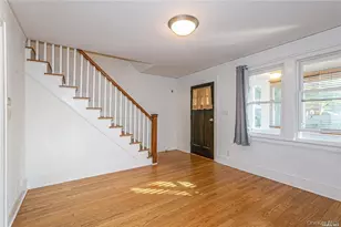 11 Potters Ct, Great Neck, NY 11024 - Photo 5