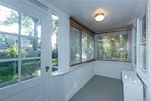 11 Potters Ct, Great Neck, NY 11024 - Photo 3