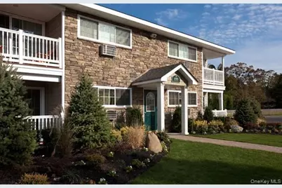 227 Lakeland Avenue #2-2D, Sayville, NY 11782 - Photo 1