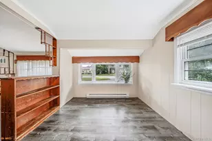 35 Gwendolyn Pl, East Islip, NY 11730 - Photo 3
