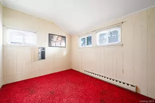35 Gwendolyn Pl, East Islip, NY 11730 - Photo 13