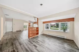 35 Gwendolyn Pl, East Islip, NY 11730 - Photo 5