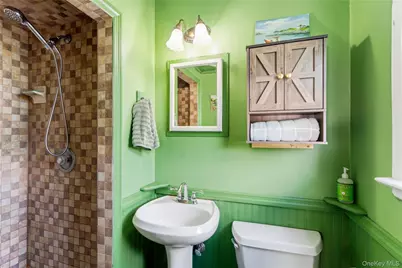582 Benton Road, East Meadow, NY 11554 - Photo 21