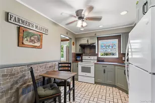 582 Benton Rd, East Meadow, NY 11554 - Photo 15