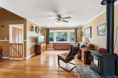 582 Benton Road, East Meadow, NY 11554 - Photo 9