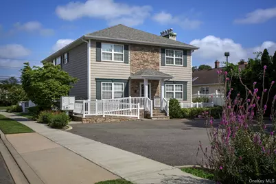 276 Eastern Parkway #276-02, Farmingdale, NY 11735 - Photo 1