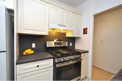 230 Garth Road #3B1, Scarsdale, NY 10583 - Photo 15