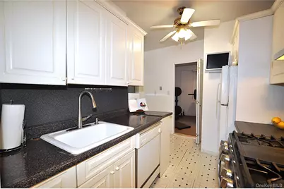 230 Garth Road #3B1, Scarsdale, NY 10583 - Photo 13