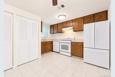 145 Cambridge Drive, Port Jefferson, NY 11776 - Photo 5
