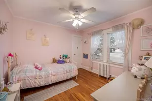 18 Yale Pl, Lynbrook, NY 11563 - Photo 9