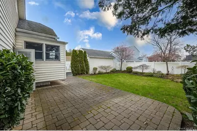 18 Yale Place, Lynbrook, NY 11563 - Photo 17