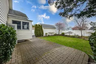 18 Yale Pl, Lynbrook, NY 11563 - Photo 17
