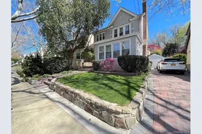 257-14 Pembroke Avenue, Great Neck, NY 11020 - Photo 3