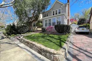 25714 Pembroke Ave, Great Neck, NY 11020 - Photo 3