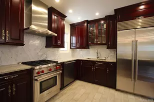 25714 Pembroke Ave, Great Neck, NY 11020 - Photo 9