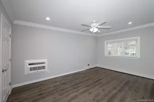 554 New Hwy, Hauppauge, NY 11788 - Photo 5