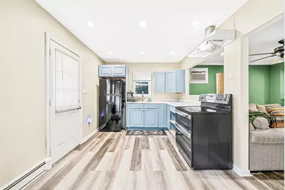 16 Elwin Place, Copiague, NY 11726 - Photo 9