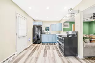 16 Elwin Pl, Copiague, NY 11726 - Photo 9