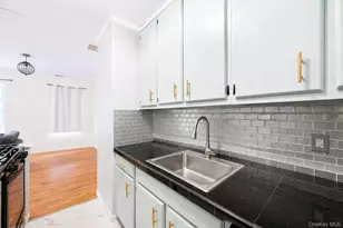194 Artist Lake Dr, Middle Island, NY 11953 - Photo 13