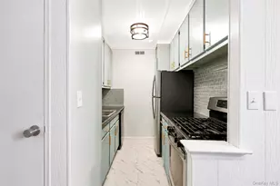 194 Artist Lake Dr, Middle Island, NY 11953 - Photo 17