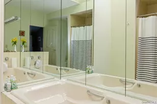 34 Harbour Dr, Blue Point, NY 11715 - Photo 13